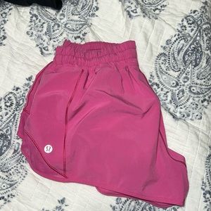 Lululemon hotty hot 2.5 low rise shorts